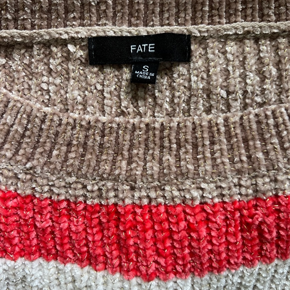 FATE sweater, like new condition - Picture 2 of 3